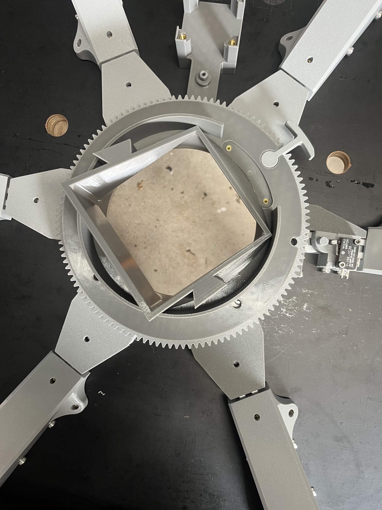 The chute and its ring gear installed on the interface assembly, seen from above with all six brackets around it
